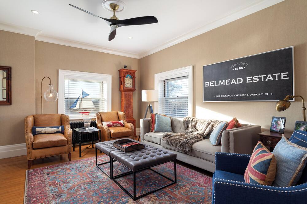 Photo of Livingroom in Bellevue Avenue Historic District