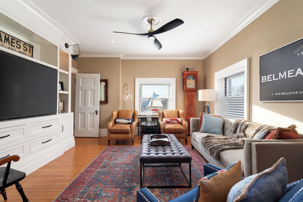 Photo of Livingroom in Bellevue Avenue Historic District