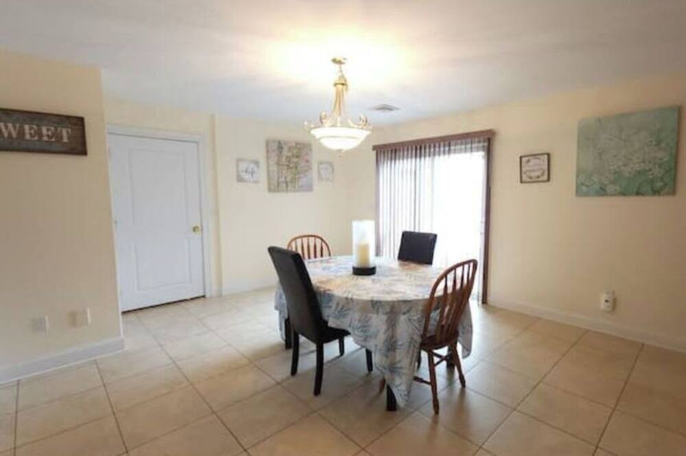 Photo of Livingroom in Glastonbury