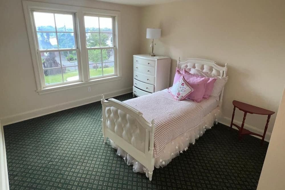 Photo of Bedroom in Oakdale