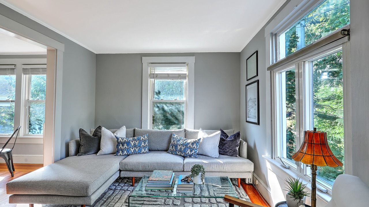 Photo of Livingroom in Off Broadway