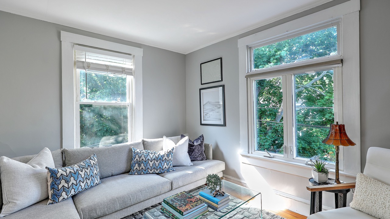 Photo of Livingroom in Off Broadway