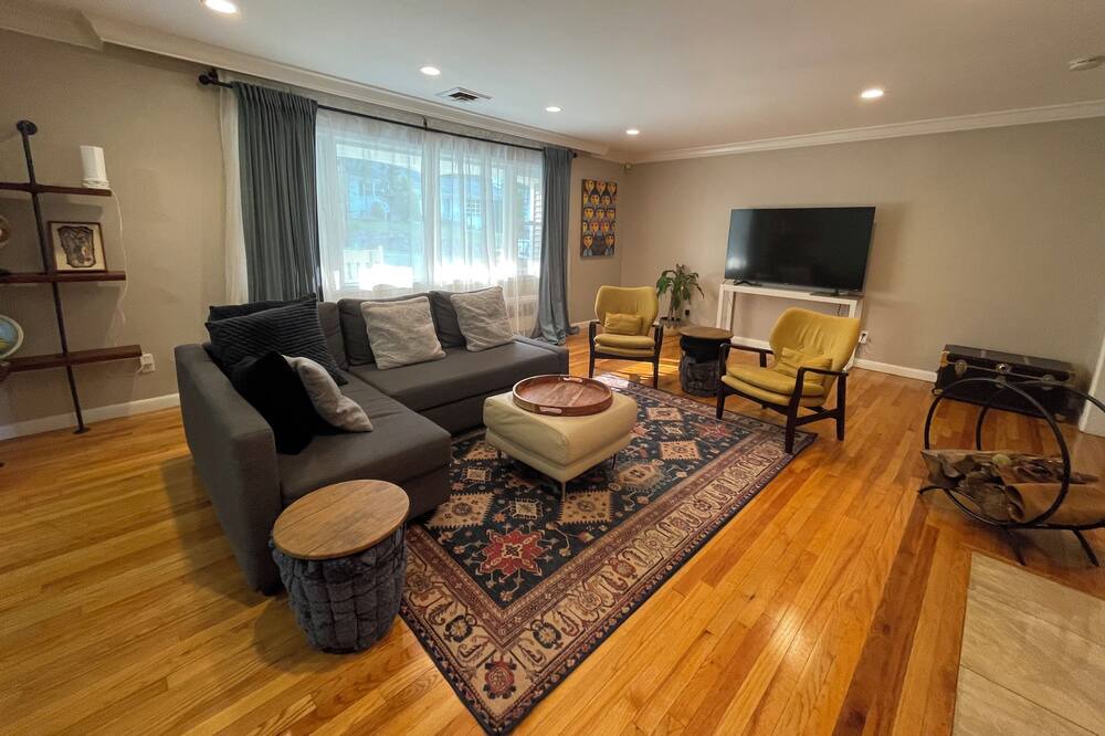 Photo of Livingroom in West New Haven