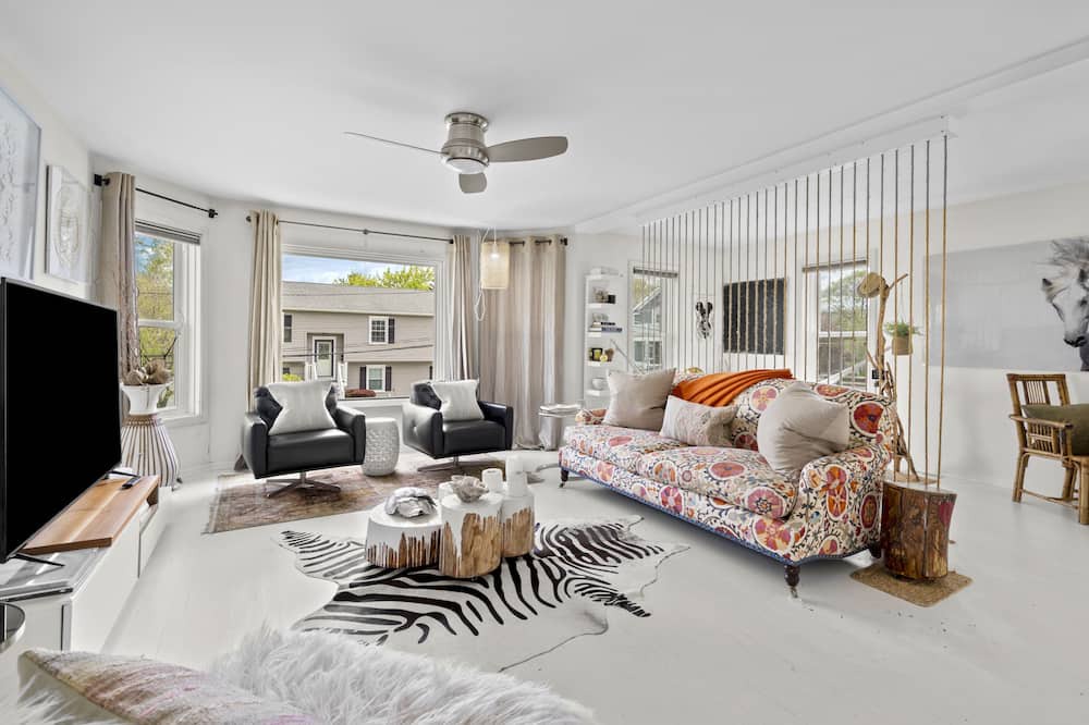 Photo of Livingroom in Milford