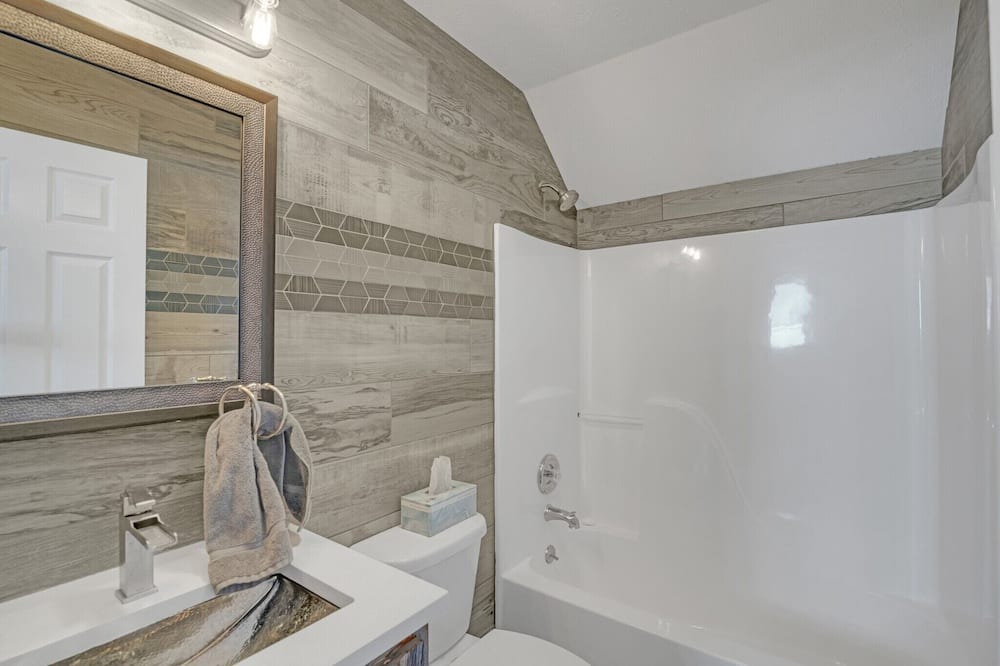 Photo of Bathroom in Rowland
