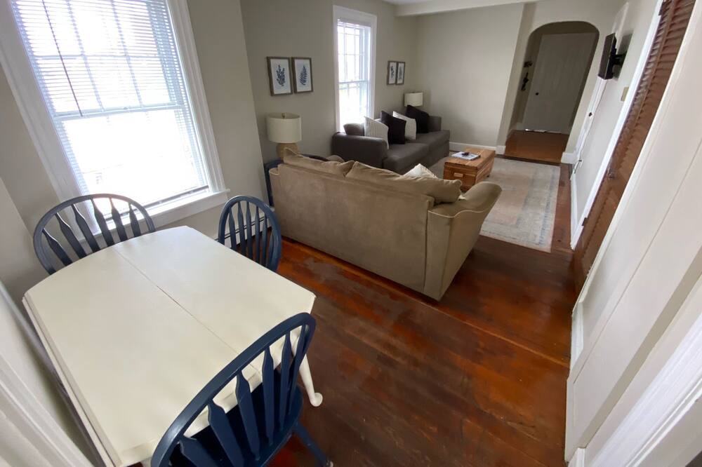 Photo of Livingroom in Warren