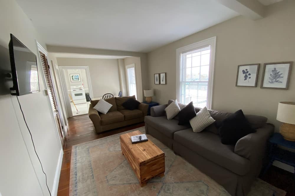 Photo of Livingroom in Warren