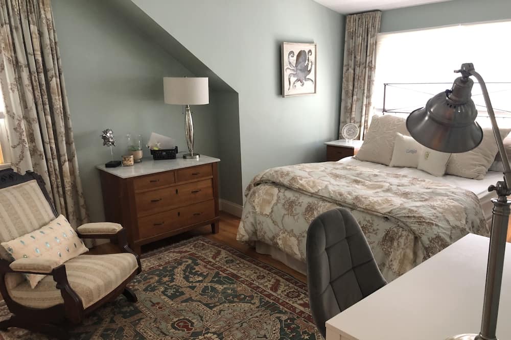 Photo of Bedroom in Bellevue Avenue Historic District