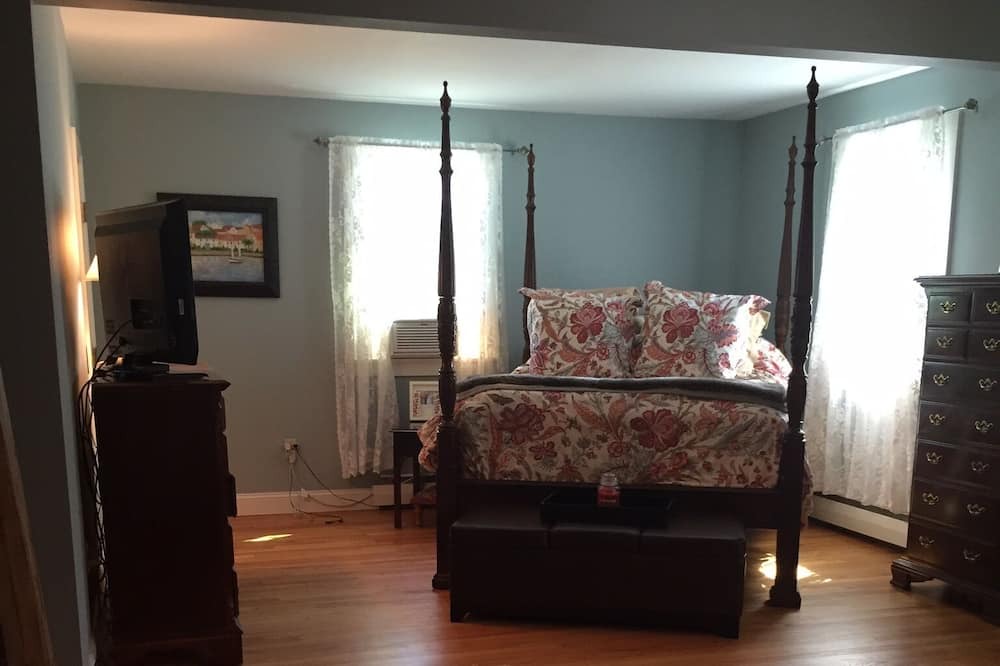 Photo of Others in Bellevue Avenue Historic District