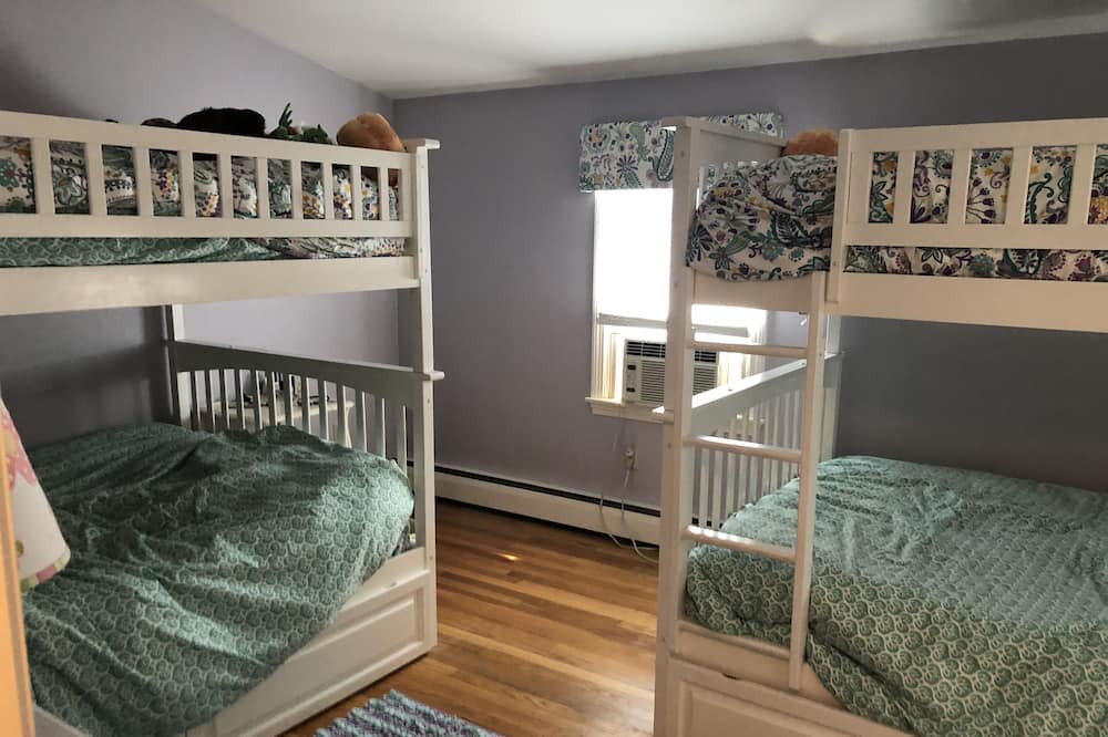 Photo of Bedroom in Bellevue Avenue Historic District