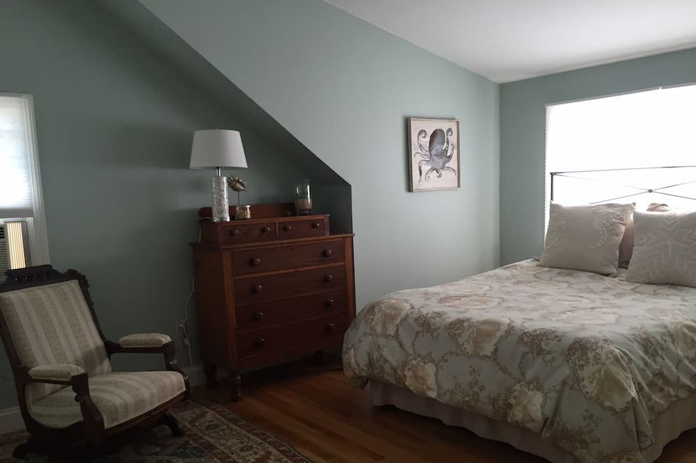 Photo of Bedroom in Bellevue Avenue Historic District