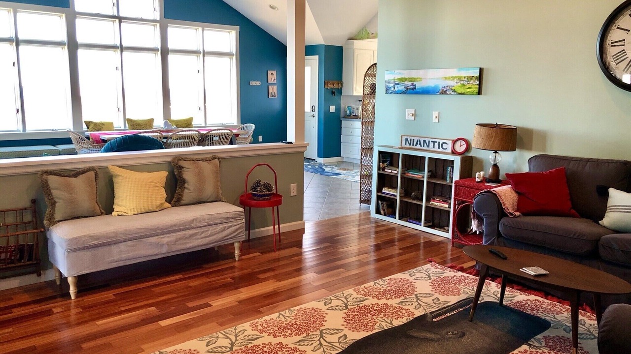Photo of Livingroom in Niantic