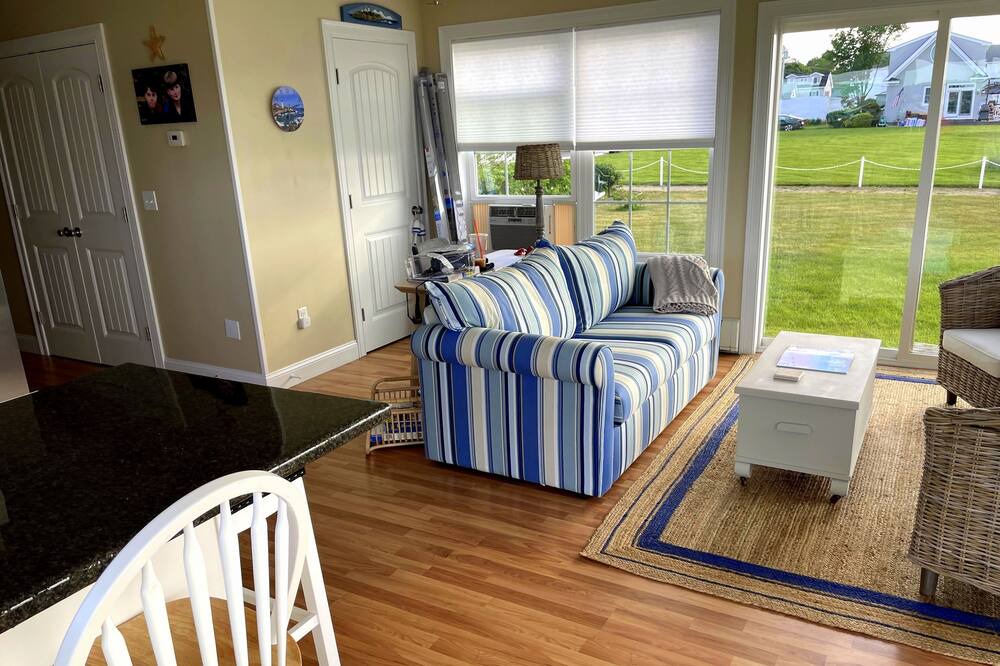 Photo of Livingroom in Scarborough