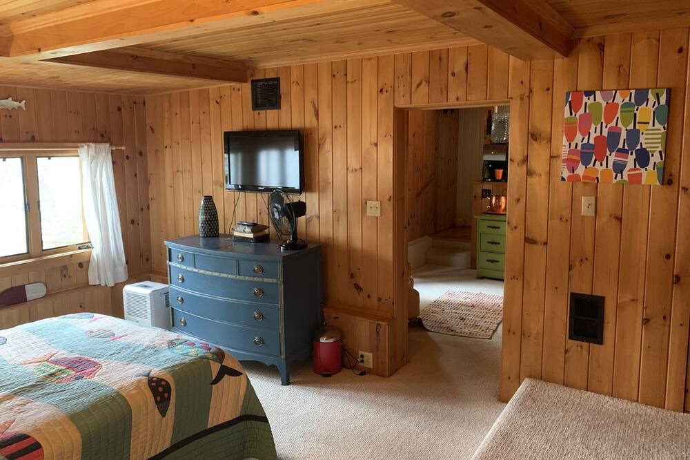 Photo of Bedroom in Alton