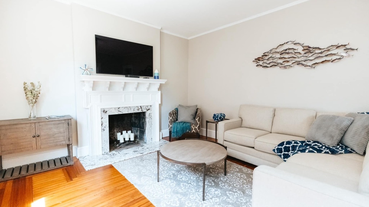 Photo of Livingroom in Bellevue Avenue Historic District