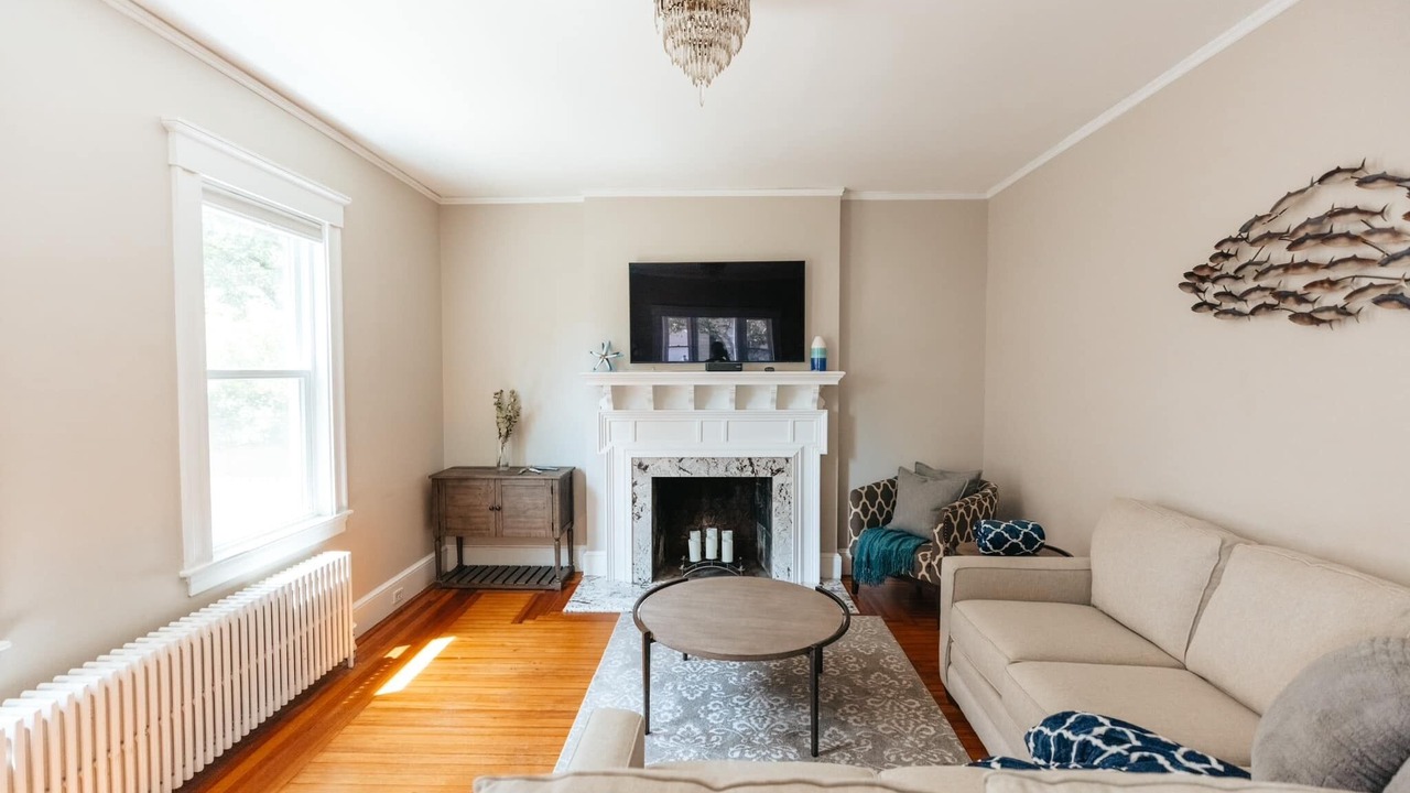 Photo of Livingroom in Bellevue Avenue Historic District