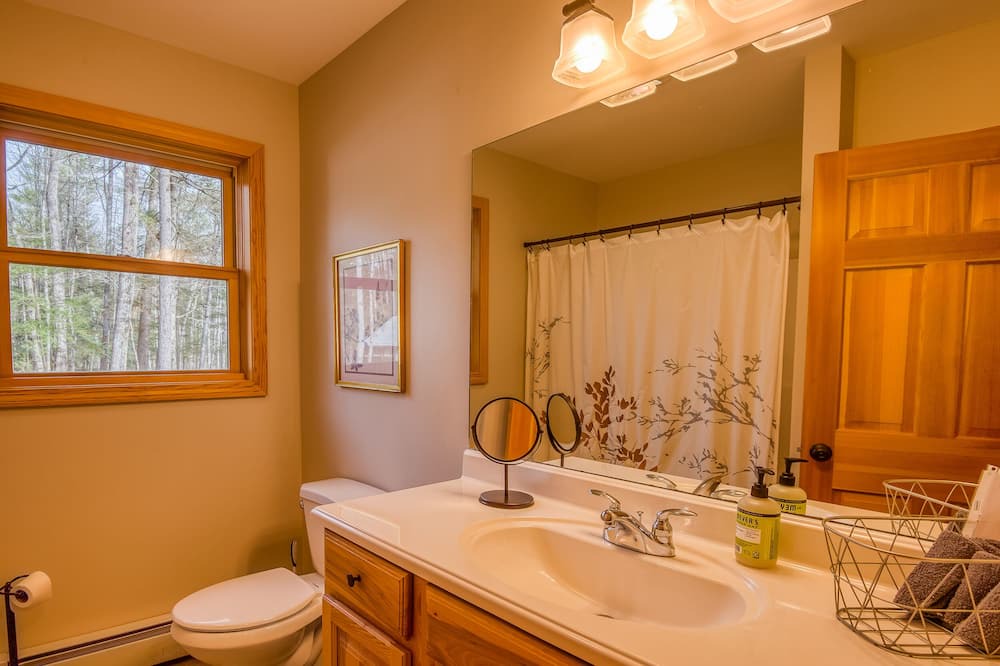 Photo of Bathroom in Birchview by the Saco