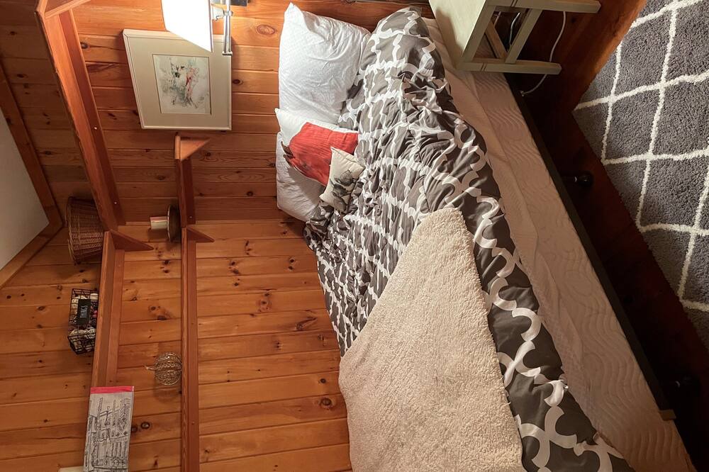 Photo of Bedroom in Sandisfield