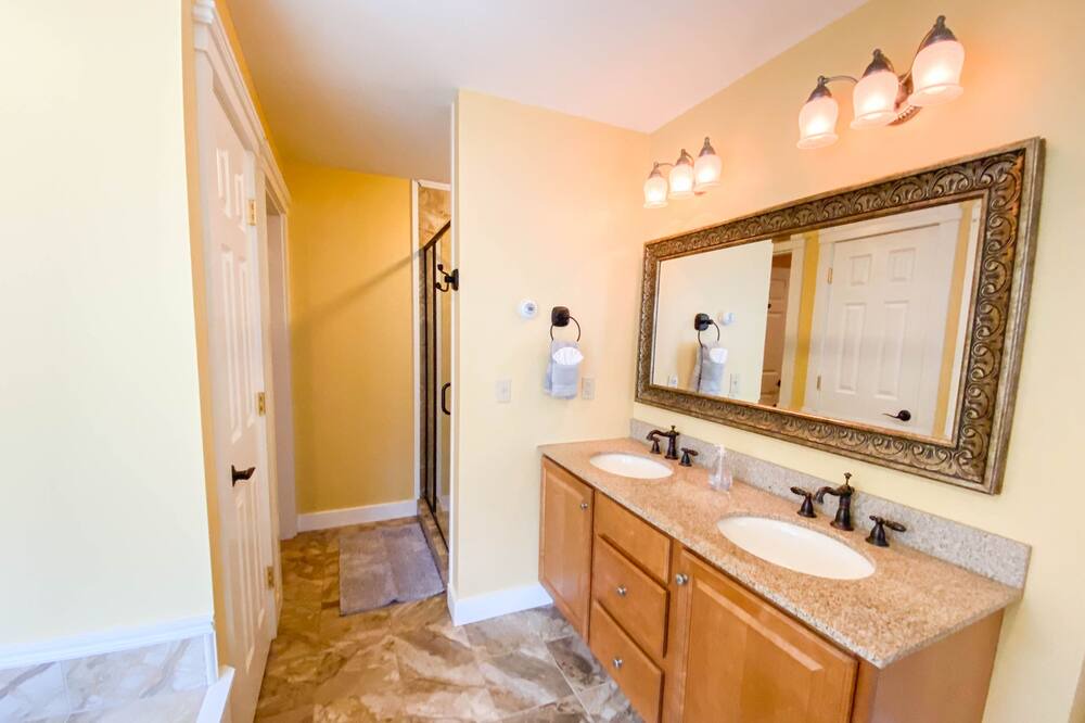 Photo of Bathroom in Glen