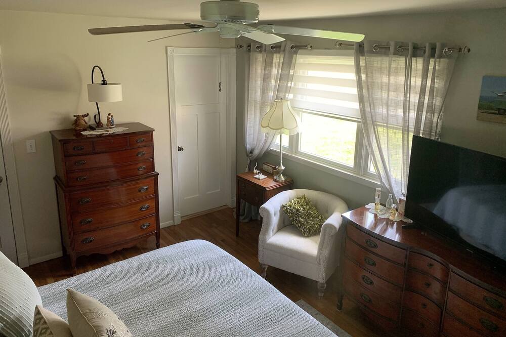 Photo of Bedroom in Greenport West