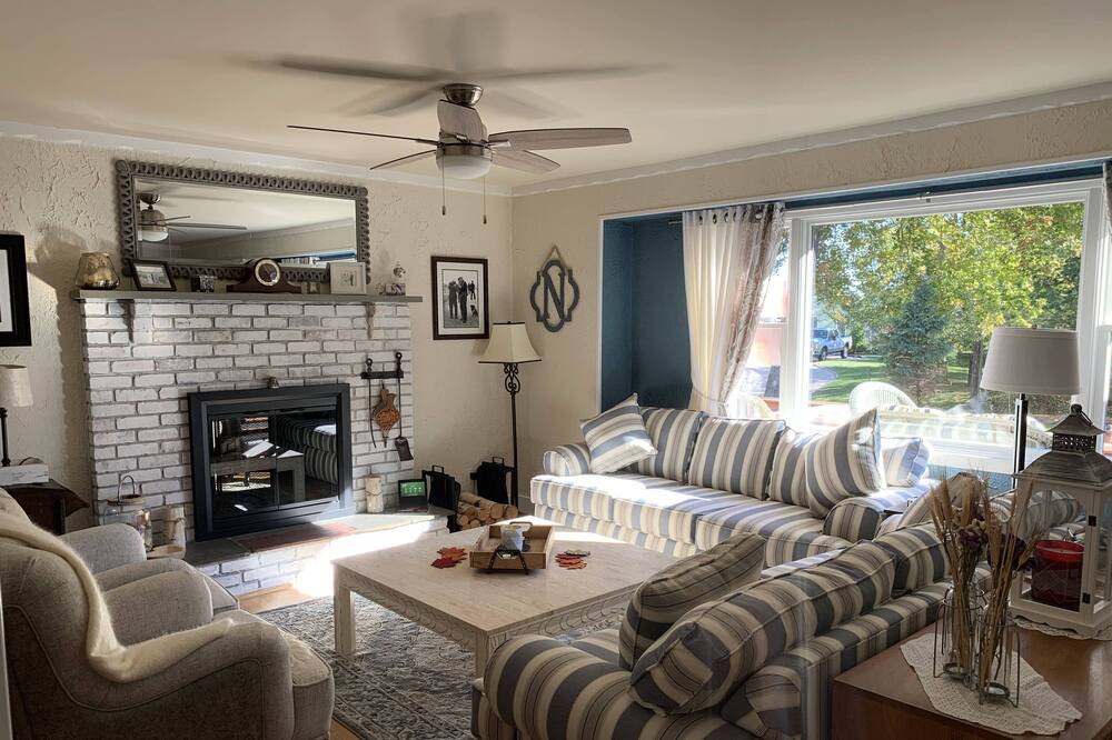 Photo of Livingroom in Greenport West