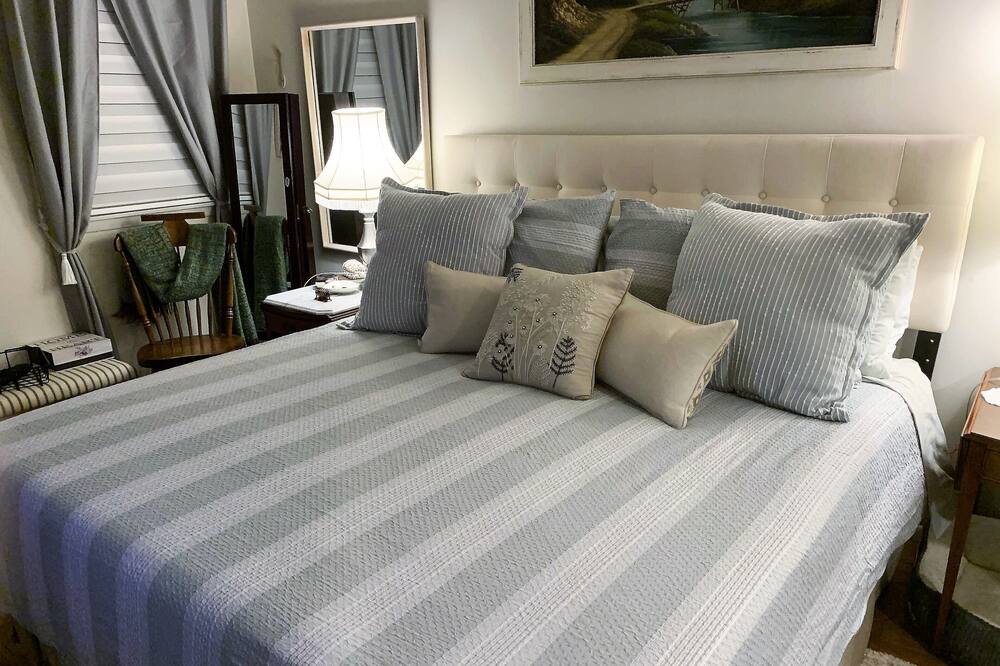 Photo of Bedroom in Greenport West