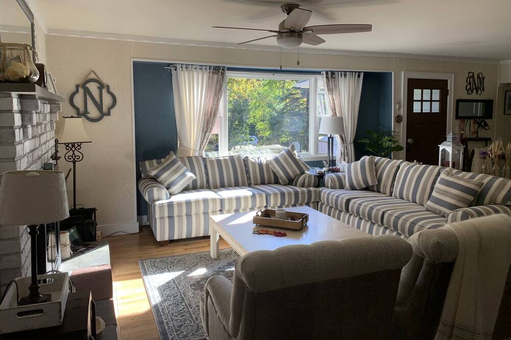 Photo of Livingroom in Greenport West