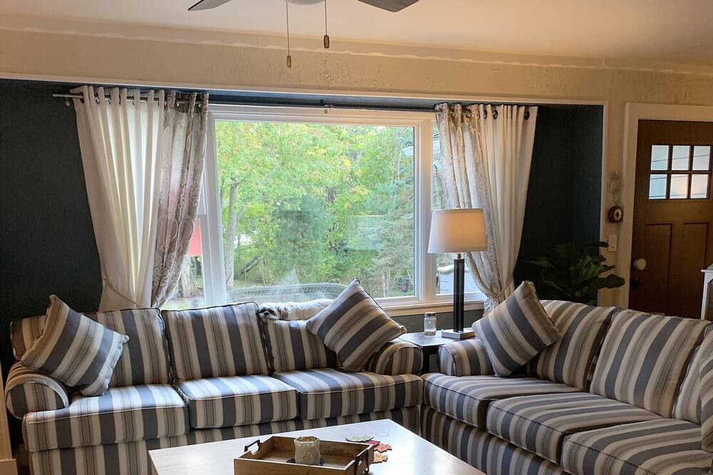 Photo of Livingroom in Greenport West