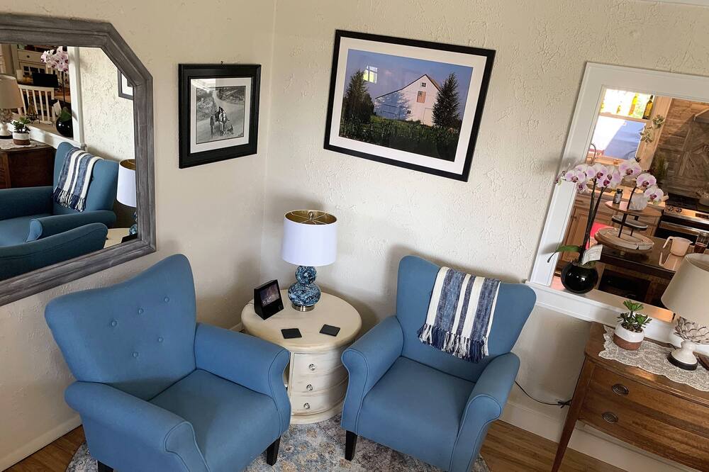 Photo of Livingroom in Greenport West
