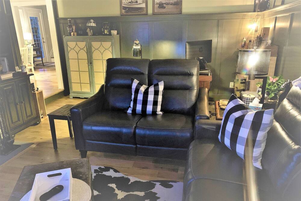 Photo of Livingroom in Greenport West
