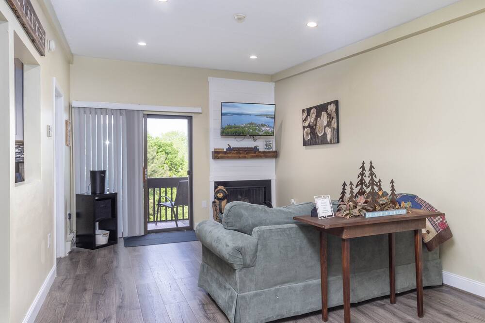 Photo of Livingroom in Weirs Beach
