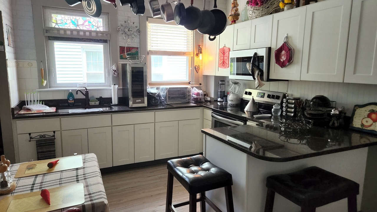 Photo of Kitchen in Off Broadway