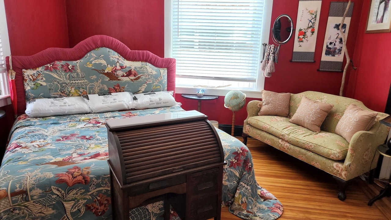 Photo of Bedroom in Off Broadway