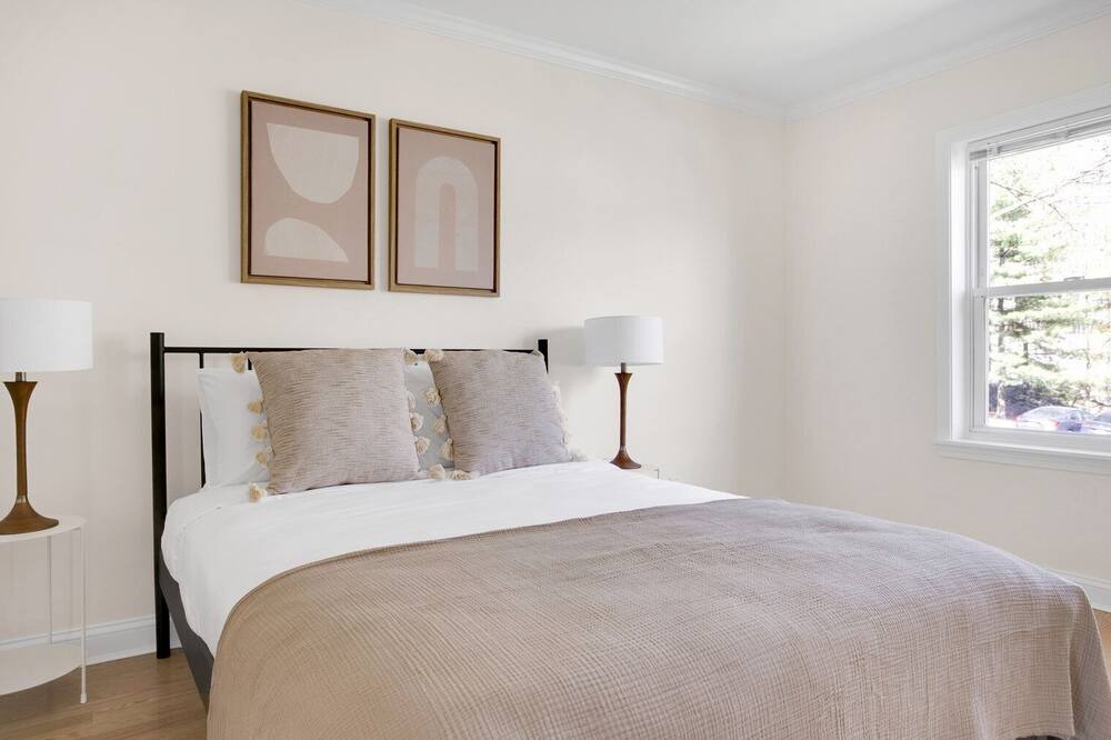 Photo of Bedroom in Brook Farm