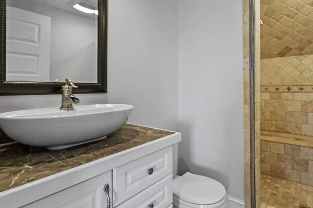 Photo of Bathroom in Warren