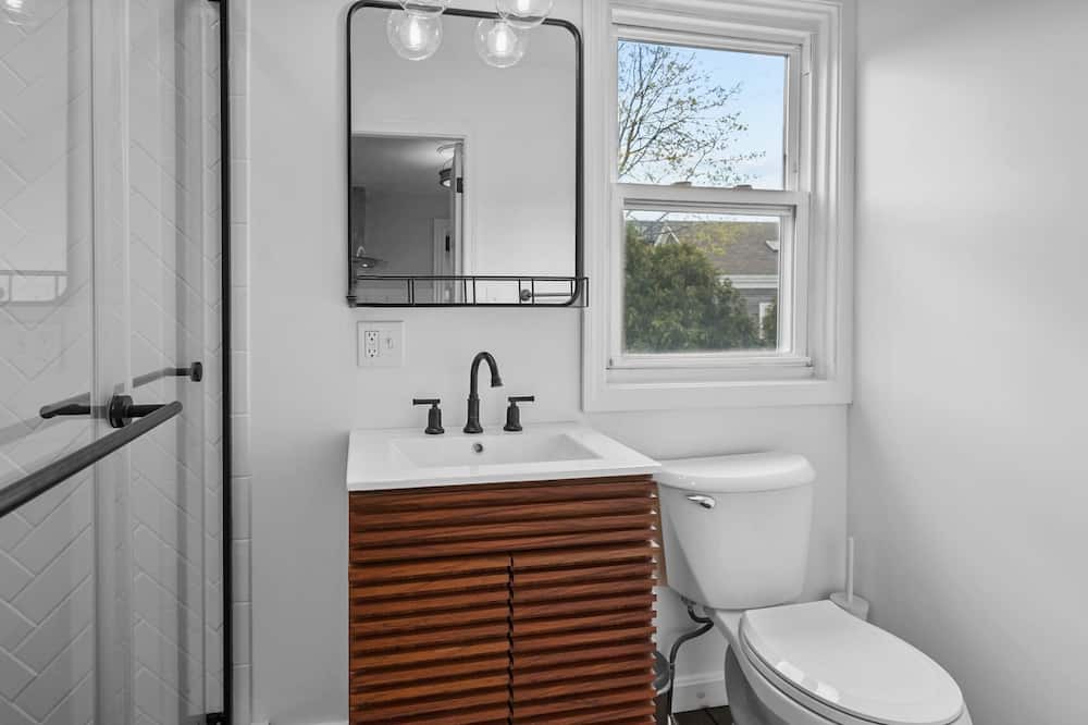 Photo of Bathroom in Warren