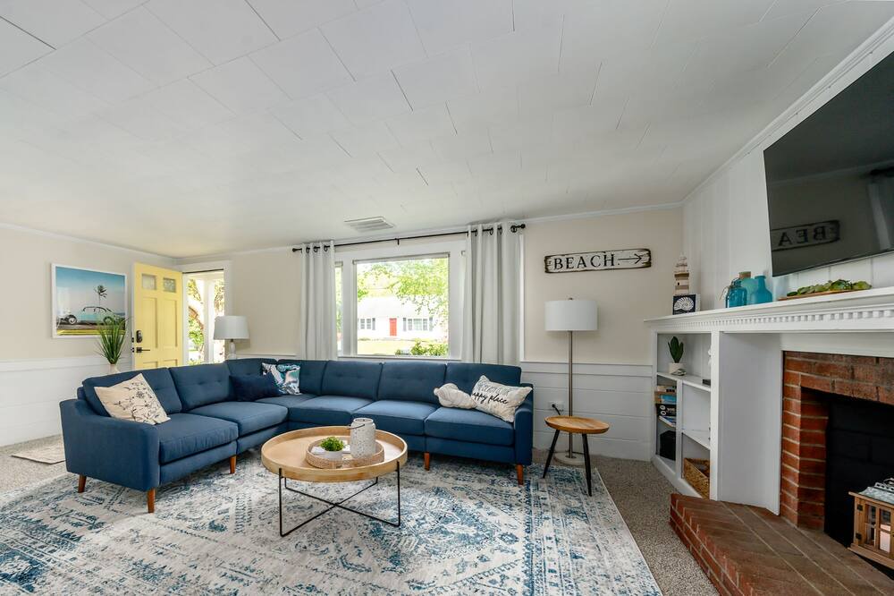 Photo of Livingroom in West Yarmouth