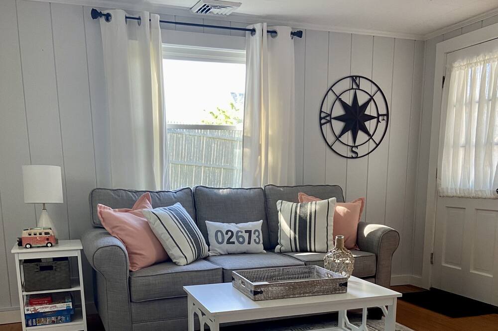 Photo of Livingroom in West Yarmouth
