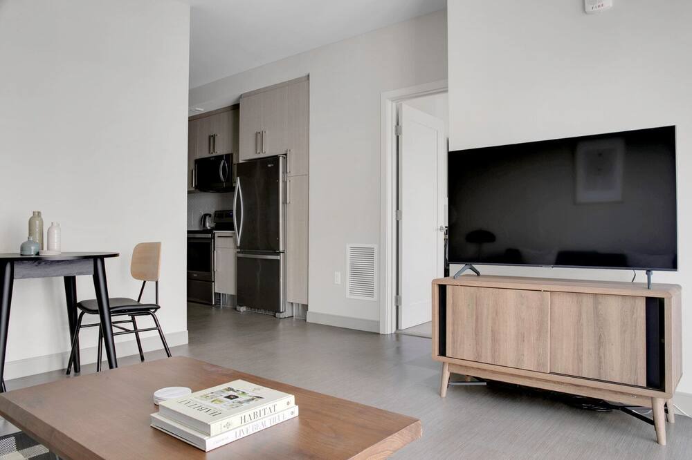 Photo of Livingroom in Forest Hills - Woodbourne