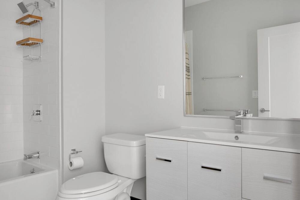 Photo of Bathroom in Forest Hills - Woodbourne