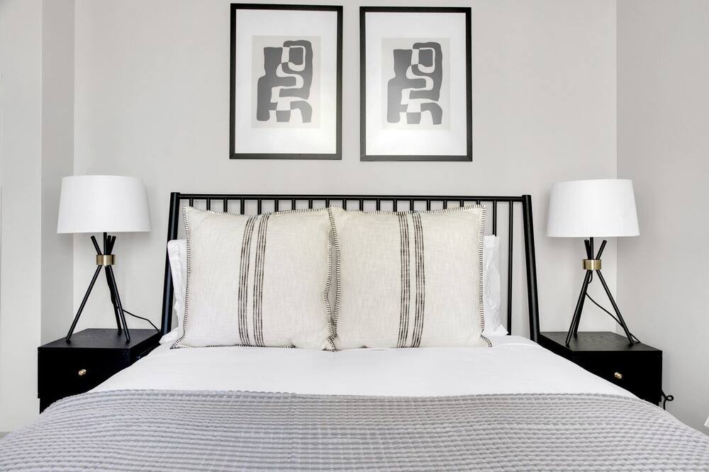 Photo of Bedroom in Forest Hills - Woodbourne