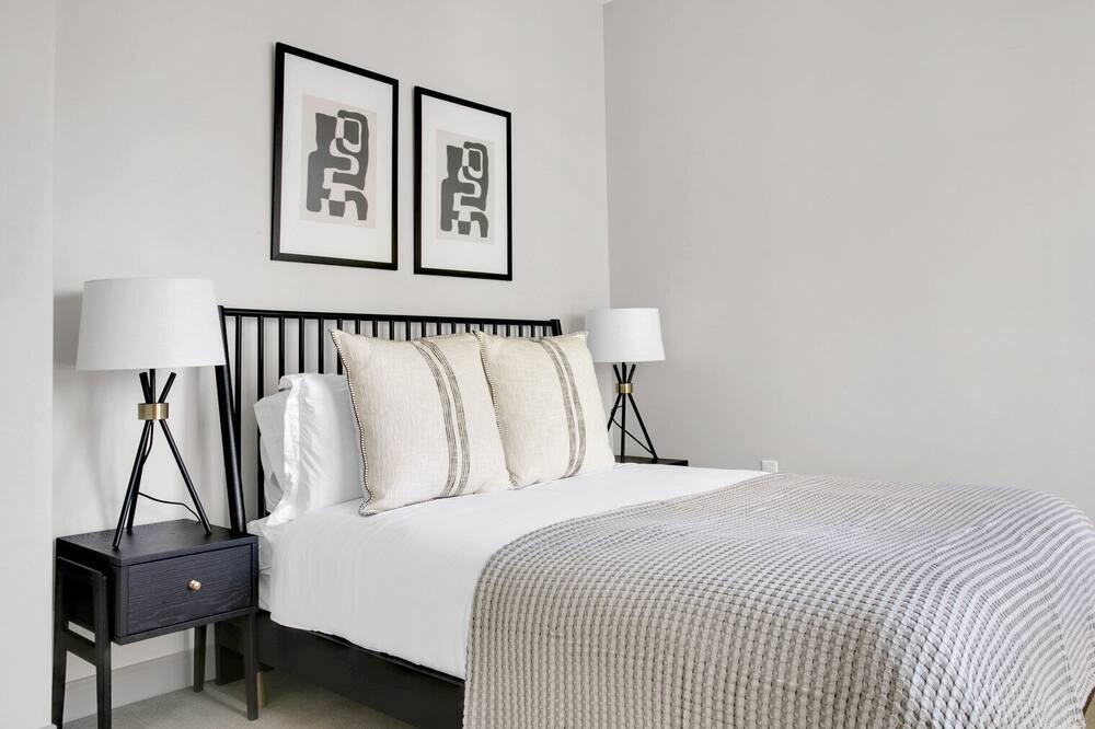 Photo of Bedroom in Forest Hills - Woodbourne