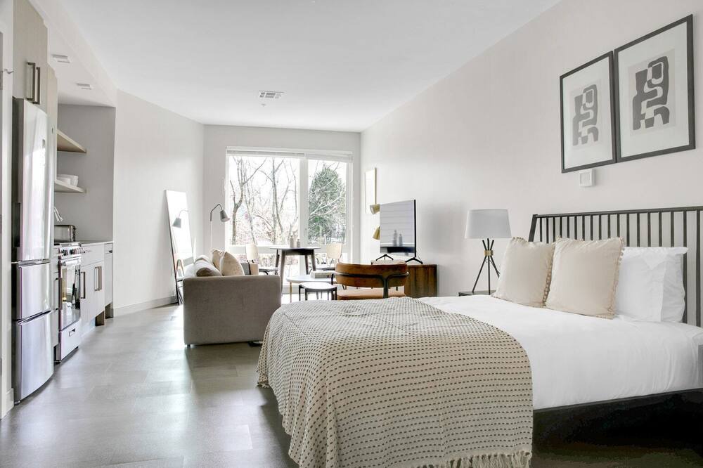 Photo of Bedroom in Forest Hills - Woodbourne