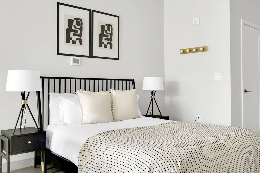 Photo of Bedroom in Forest Hills - Woodbourne