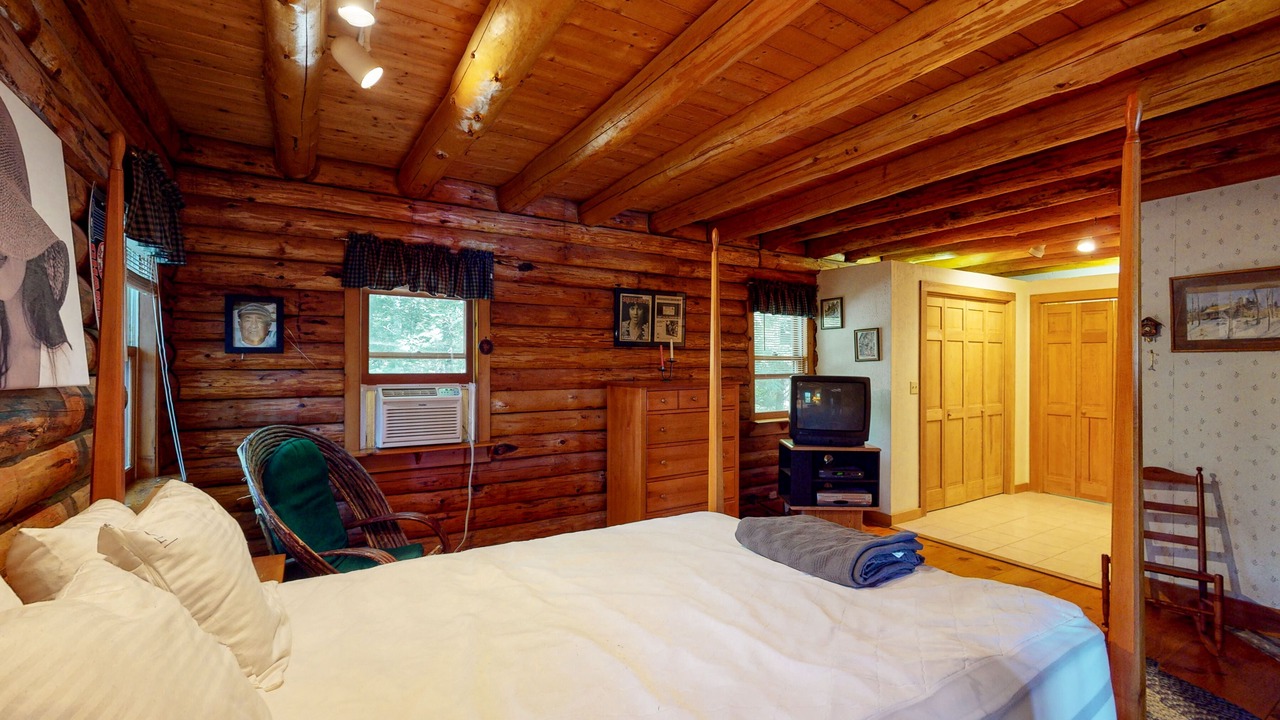 Photo of Bedroom in Moultonborough