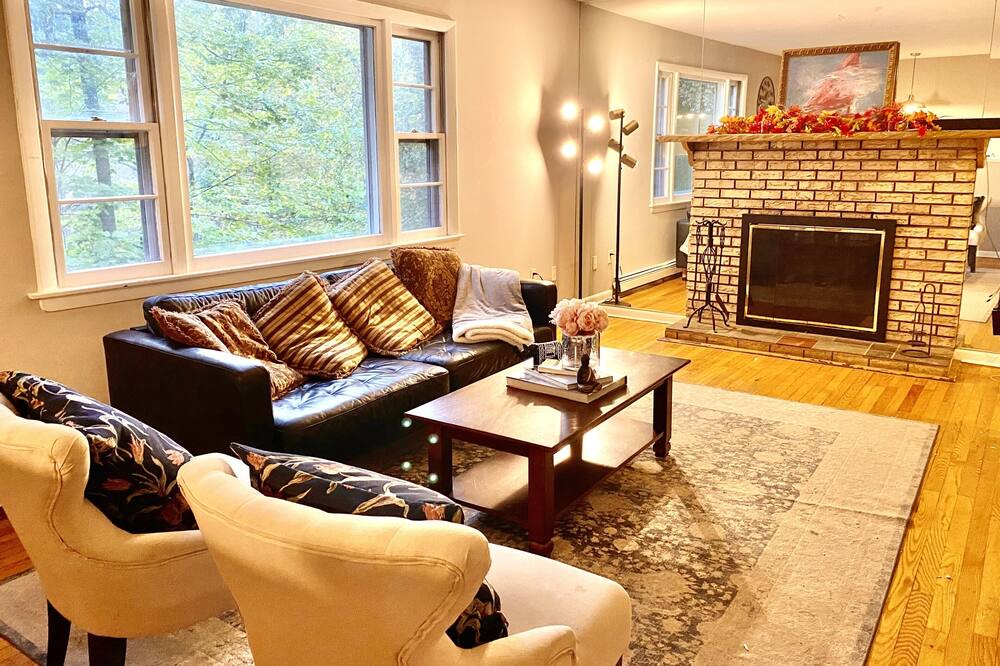 Photo of Livingroom in Hamden