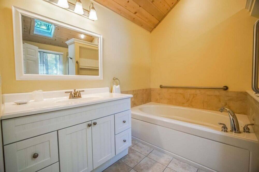 Photo of Bathroom in New Seabury