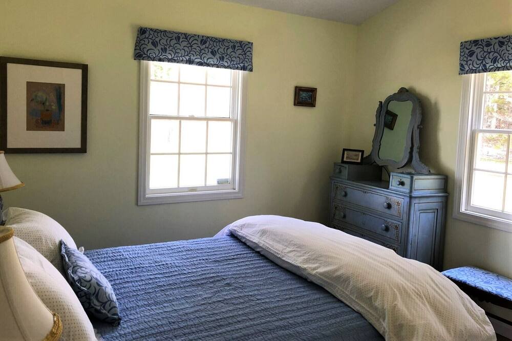Photo of Bedroom in Mid-Coast and Islands