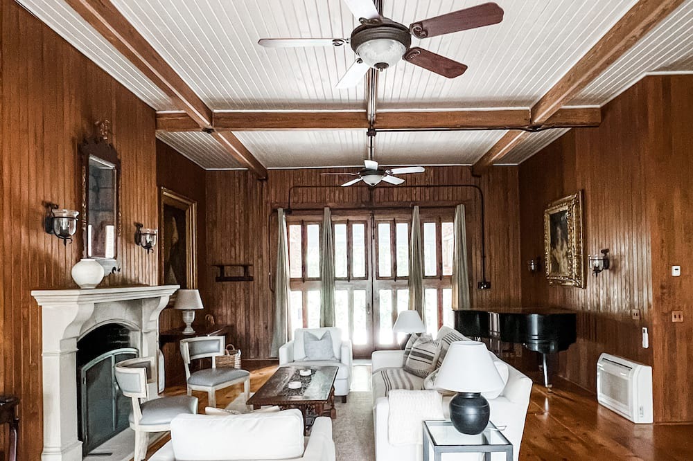 Photo of Livingroom in Fifth Ward