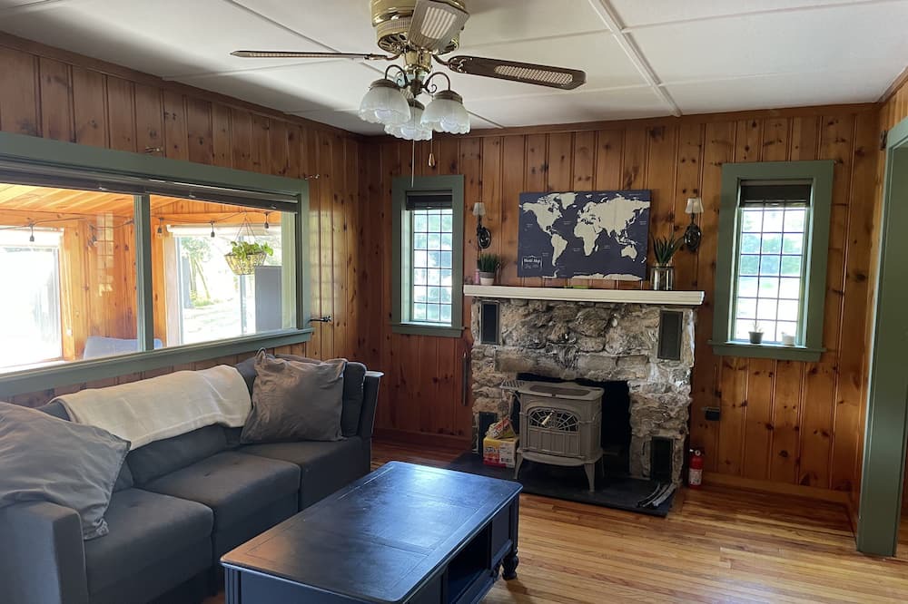 Photo of Livingroom in West Newfield